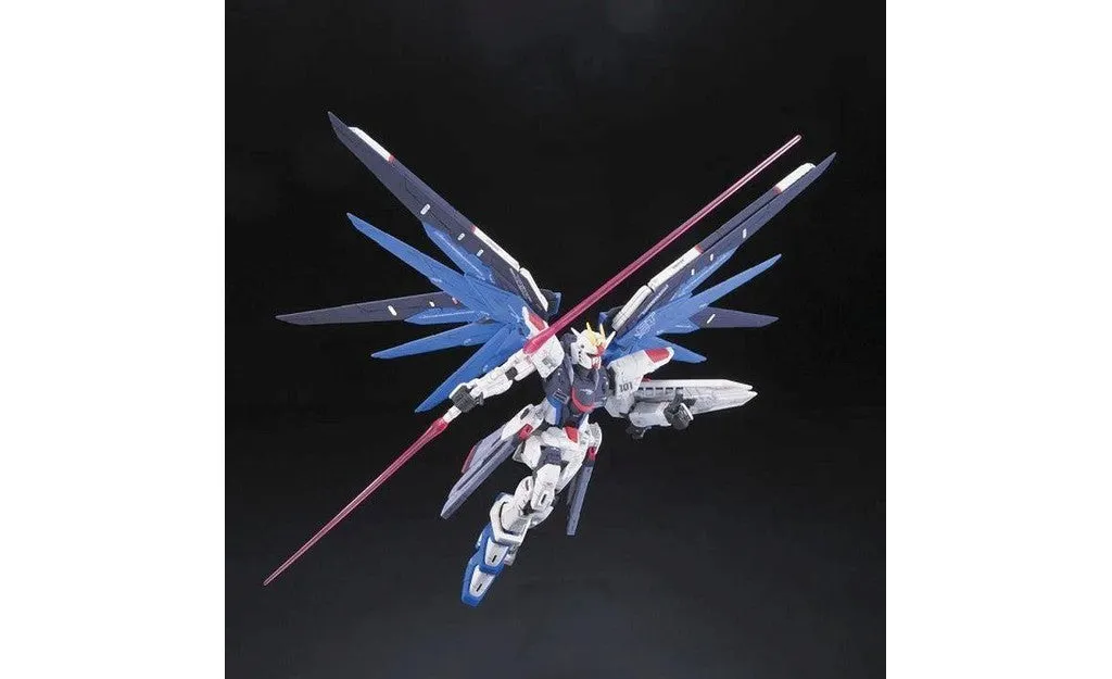 Freedom Gundam RG Model Kit - Gundam SEED