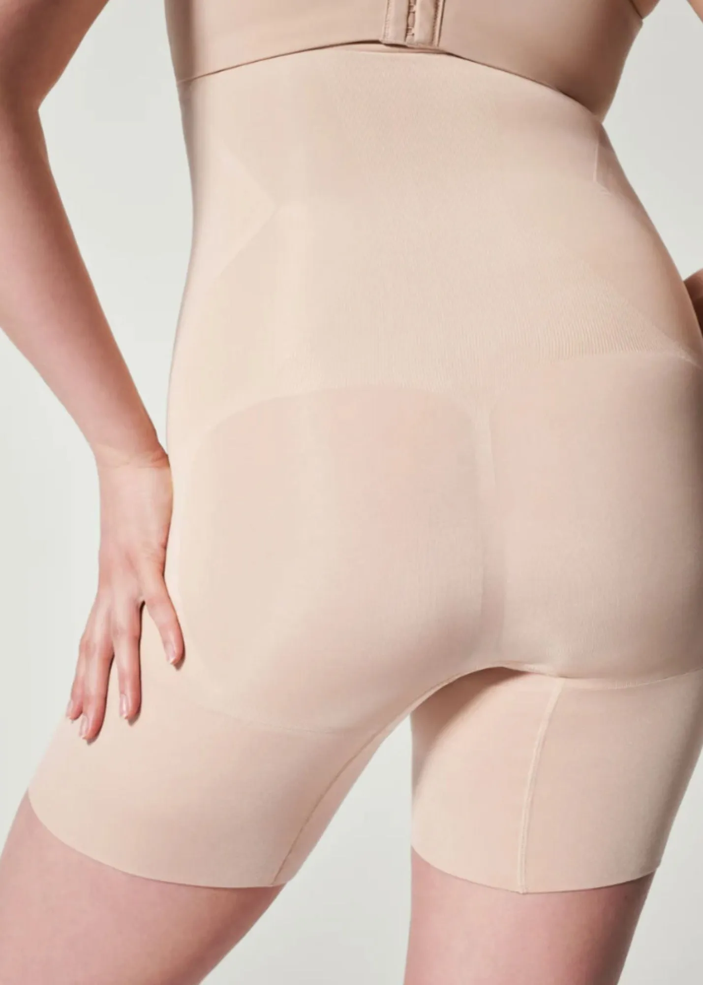 SPANXsculpt™ High Waisted Mid Thigh Short